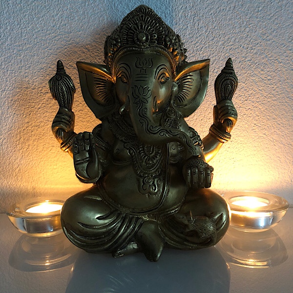 Ganesha mit 2 Teelichtern
